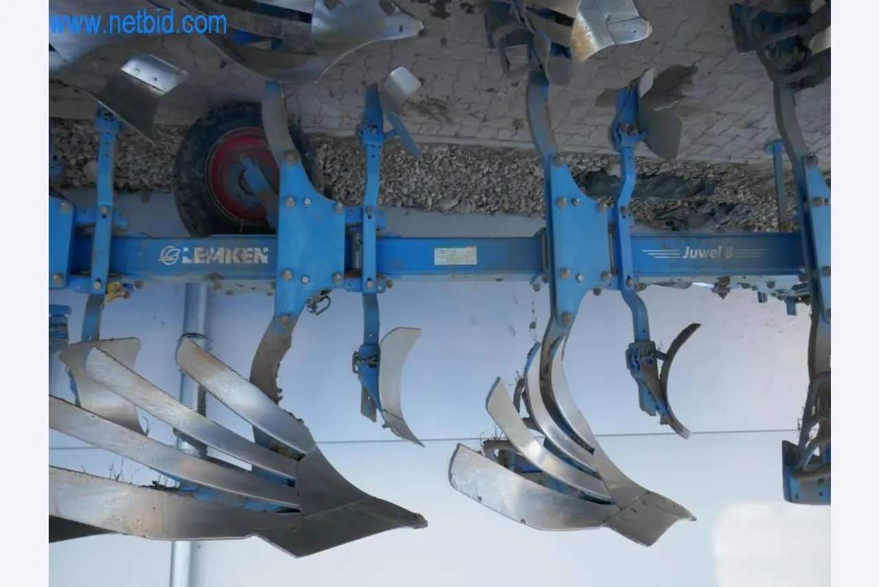 Máquinas e equipamentos técnicos do sector agroalimentar em bom estado de conservação-5