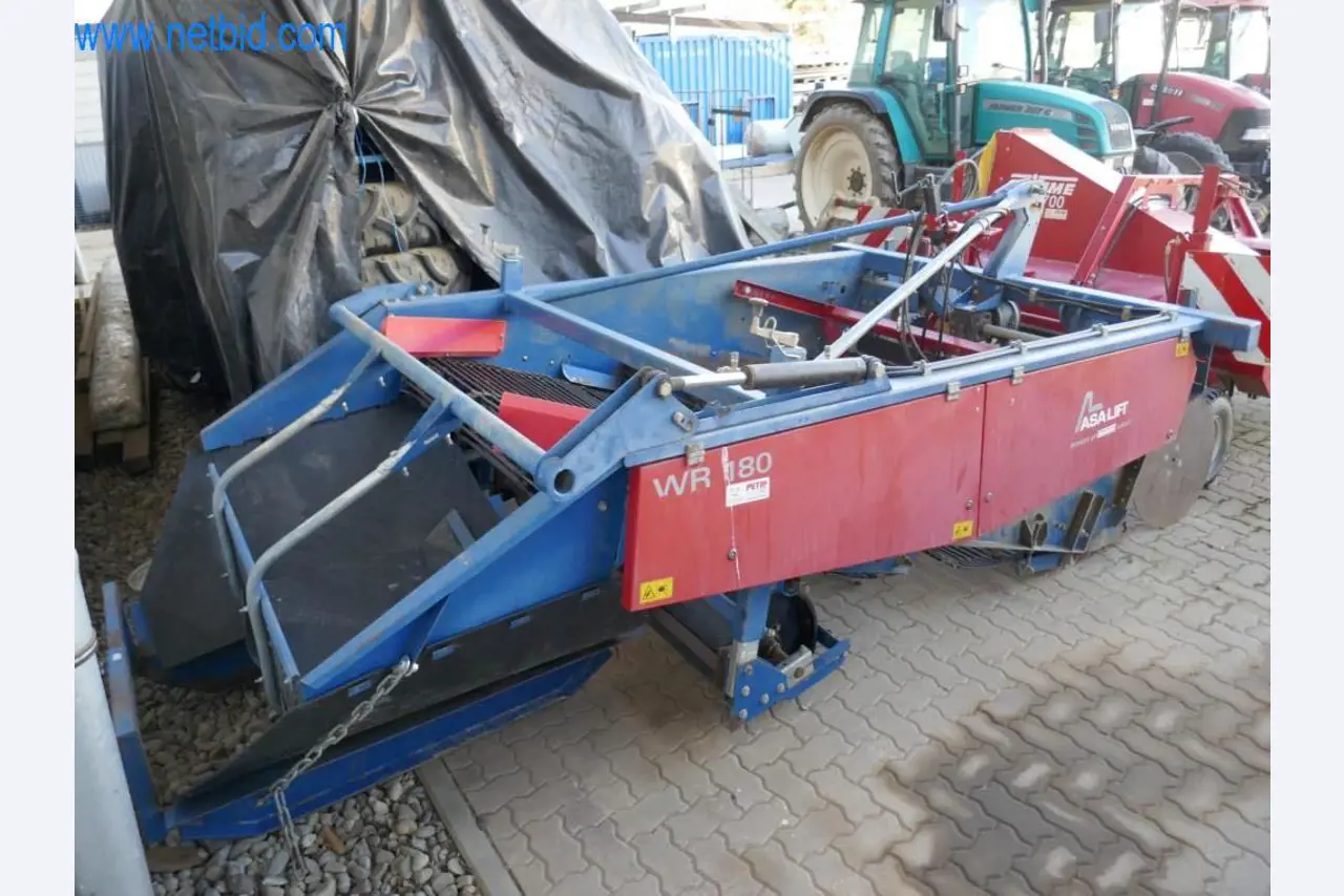 Máquinas e equipamentos técnicos do sector agroalimentar em bom estado de conservação-3