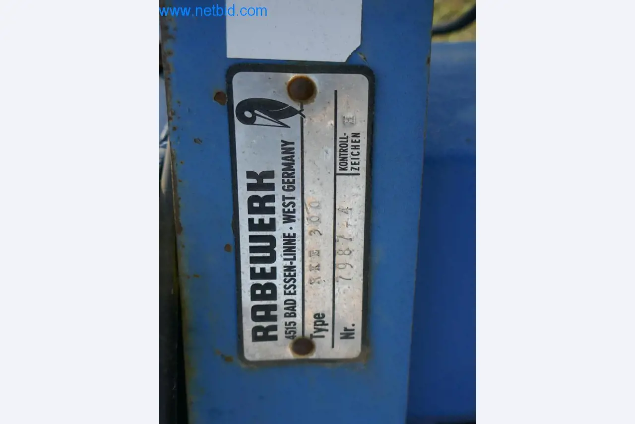 Máquinas e equipamentos técnicos do sector agroalimentar em bom estado de conservação-3