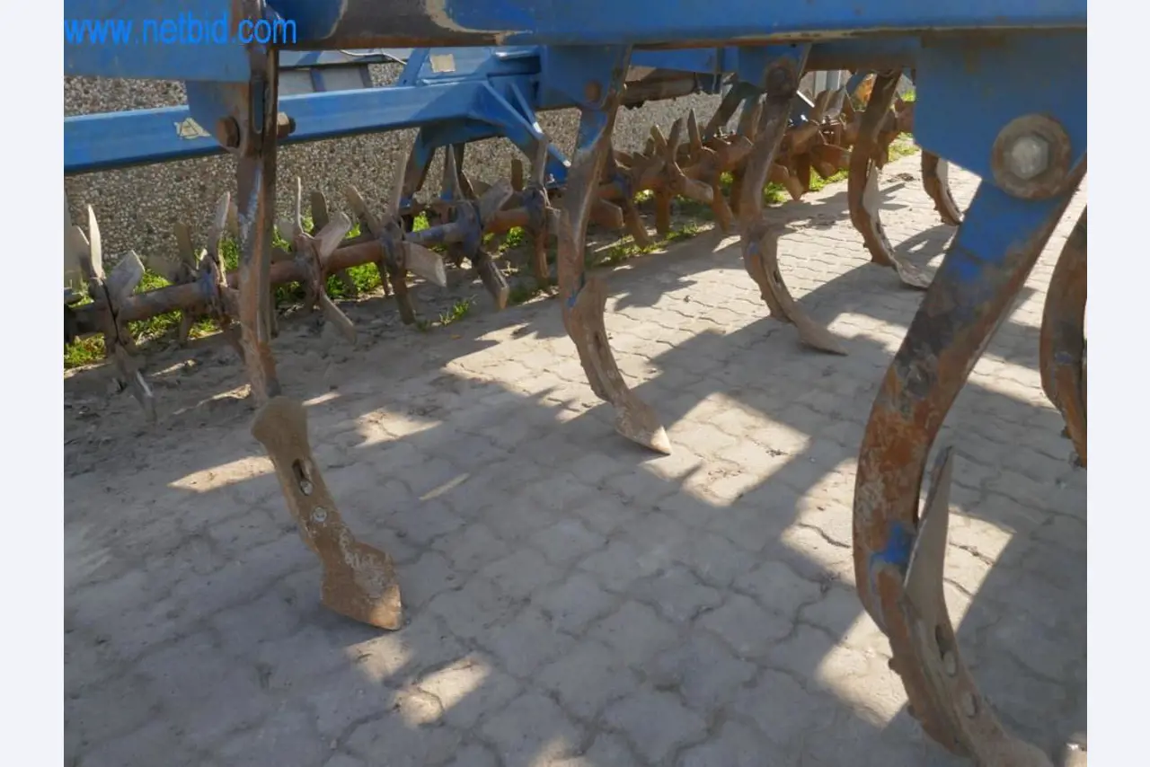 Máquinas e equipamentos técnicos do sector agroalimentar em bom estado de conservação-6
