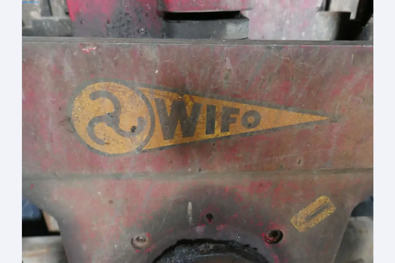 Máquinas e equipamentos técnicos do sector agroalimentar em bom estado de conservação-4