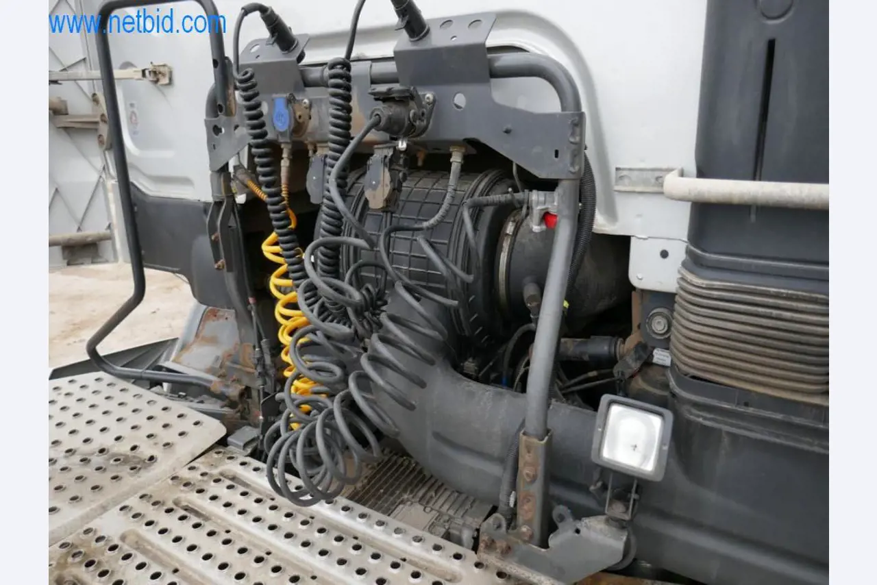 Máquinas e equipamentos técnicos do sector agroalimentar em bom estado de conservação-6