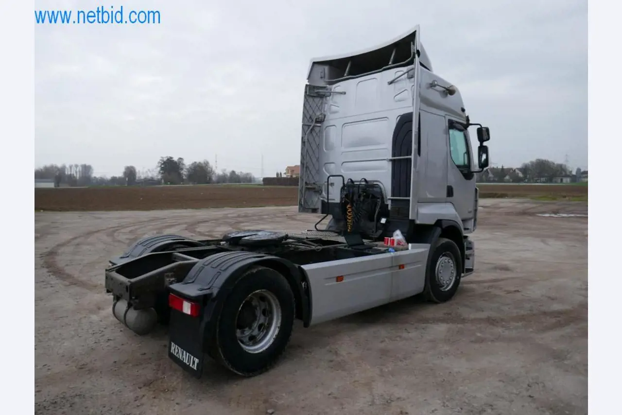 Máquinas e equipamentos técnicos do sector agroalimentar em bom estado de conservação-9