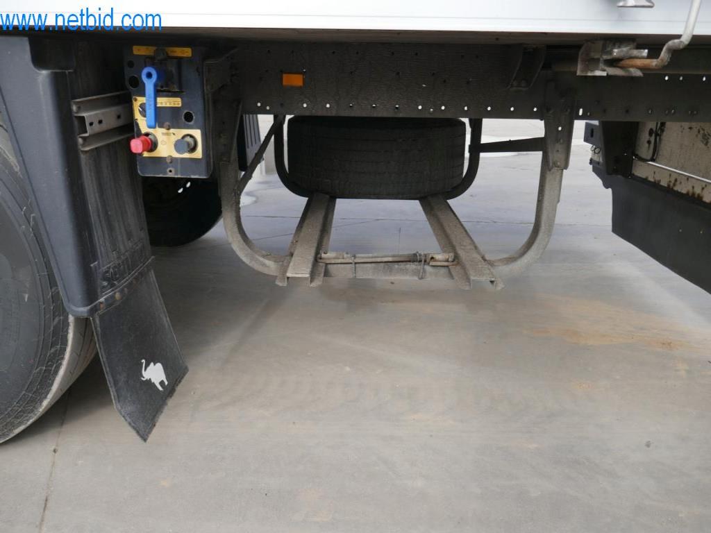 Máquinas y equipos técnicos del sector alimentario en buen estado de conservación-12