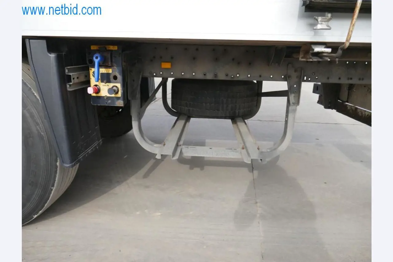 Máquinas e equipamentos técnicos do sector agroalimentar em bom estado de conservação-13