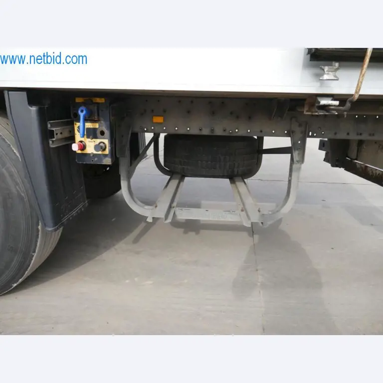 Máquinas e equipamentos técnicos do sector agroalimentar em bom estado de conservação-13