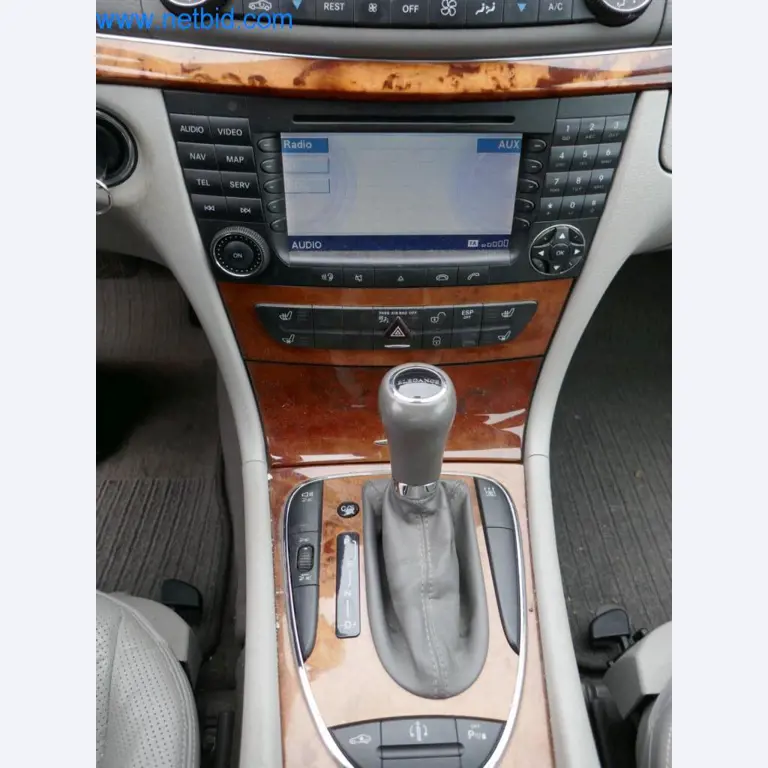 Máquinas e equipamentos técnicos do sector agroalimentar em bom estado de conservação-16