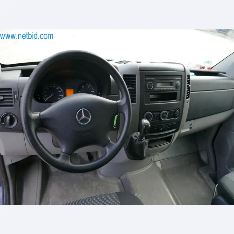 Máquinas e equipamentos técnicos do sector agroalimentar em bom estado de conservação-16