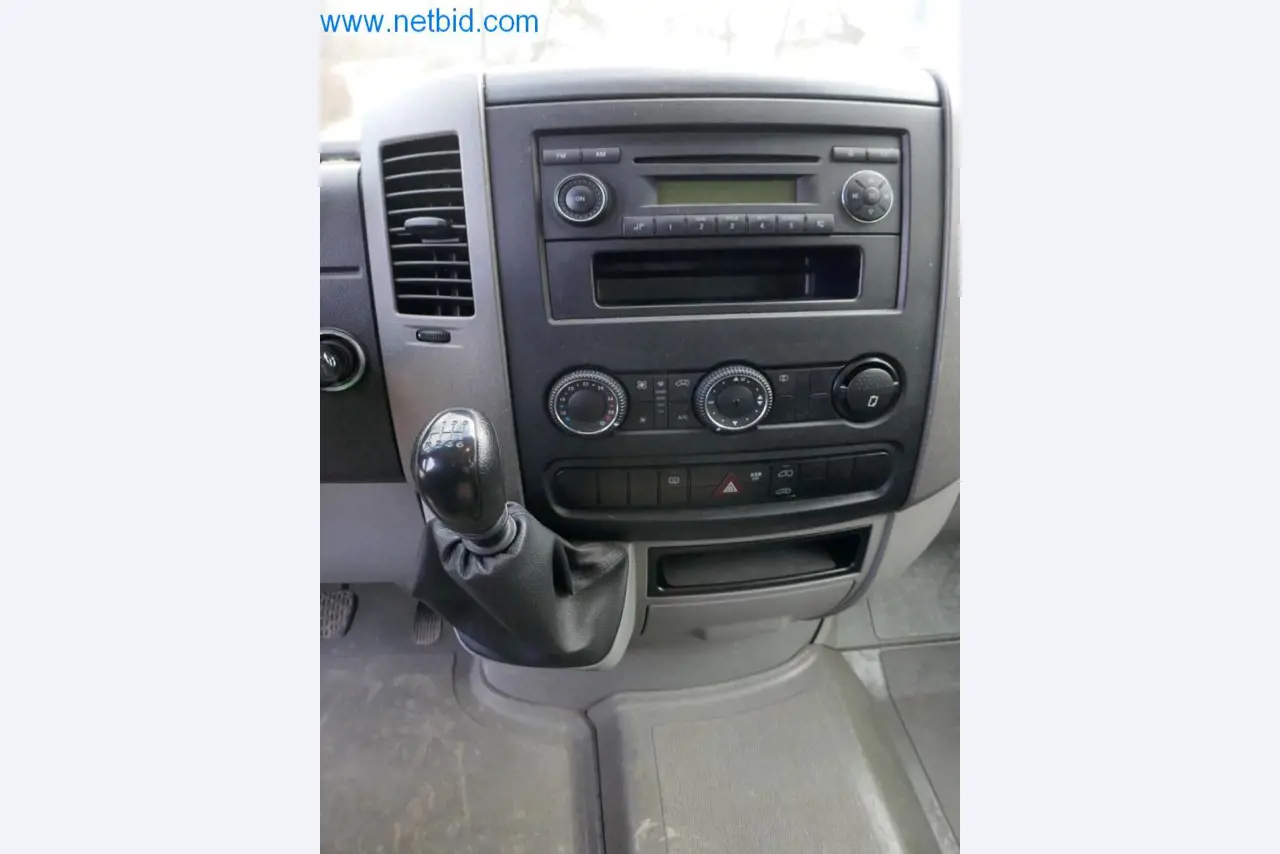 Máquinas e equipamentos técnicos do sector agroalimentar em bom estado de conservação-17