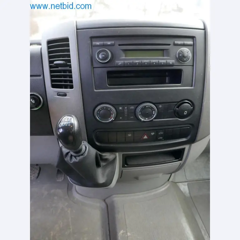 Máquinas e equipamentos técnicos do sector agroalimentar em bom estado de conservação-17