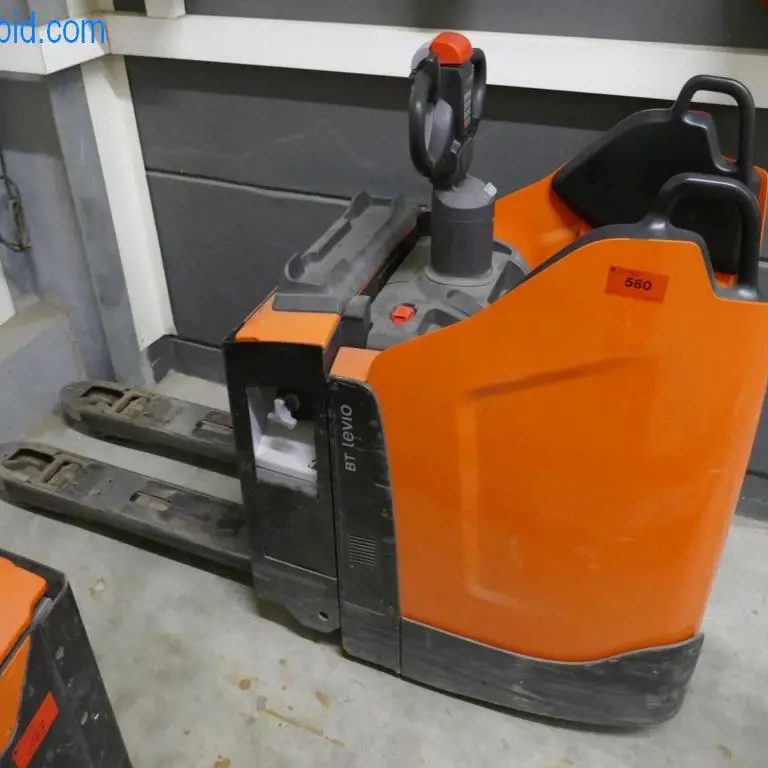 Low-floor electric pallet truck BT Levio LPE200