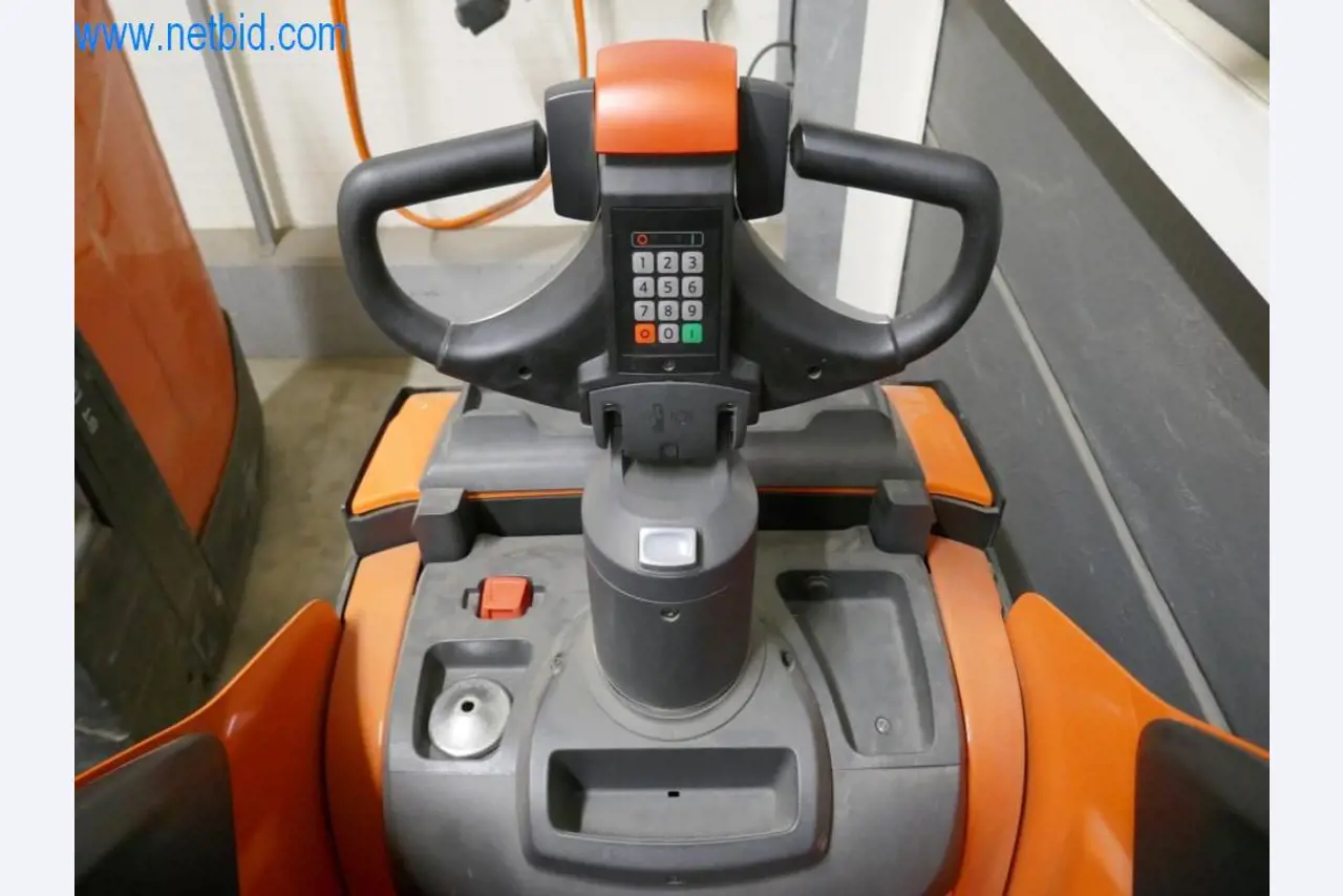 Máquinas e equipamentos técnicos do sector agroalimentar em bom estado de conservação-5