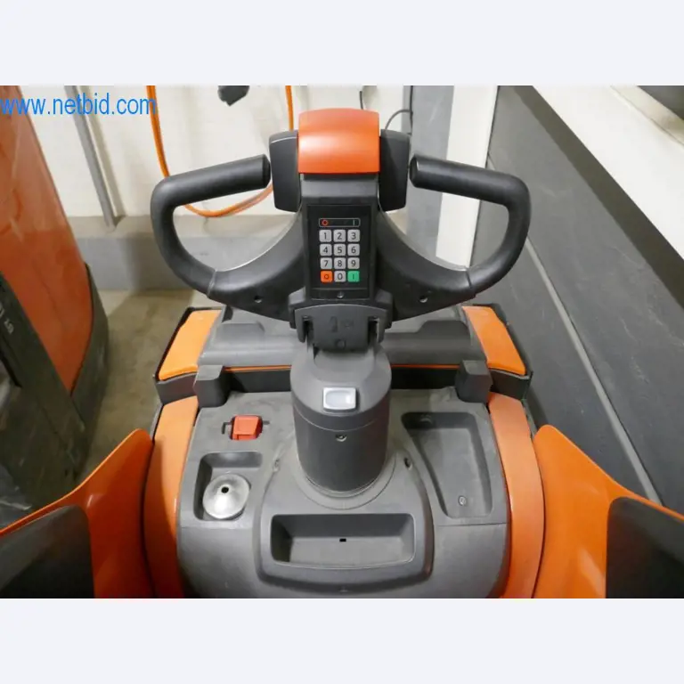 Máquinas e equipamentos técnicos do sector agroalimentar em bom estado de conservação-5