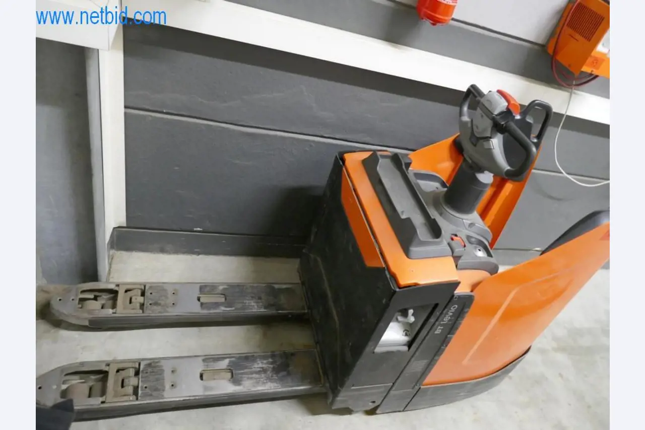 Máquinas e equipamentos técnicos do sector agroalimentar em bom estado de conservação-6