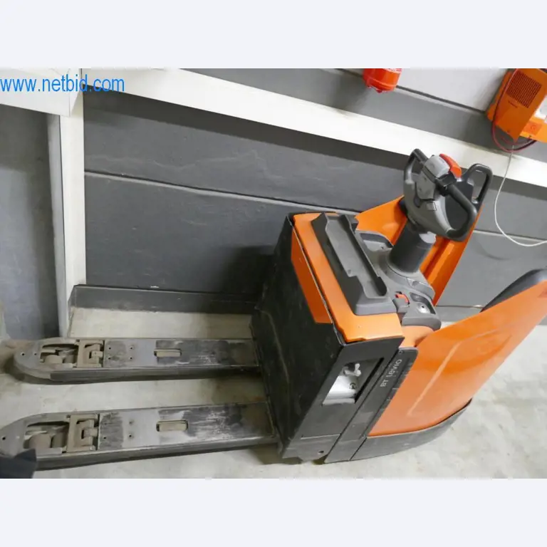 Máquinas e equipamentos técnicos do sector agroalimentar em bom estado de conservação-6