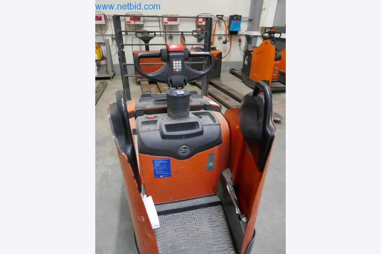 Máquinas e equipamentos técnicos do sector agroalimentar em bom estado de conservação-3