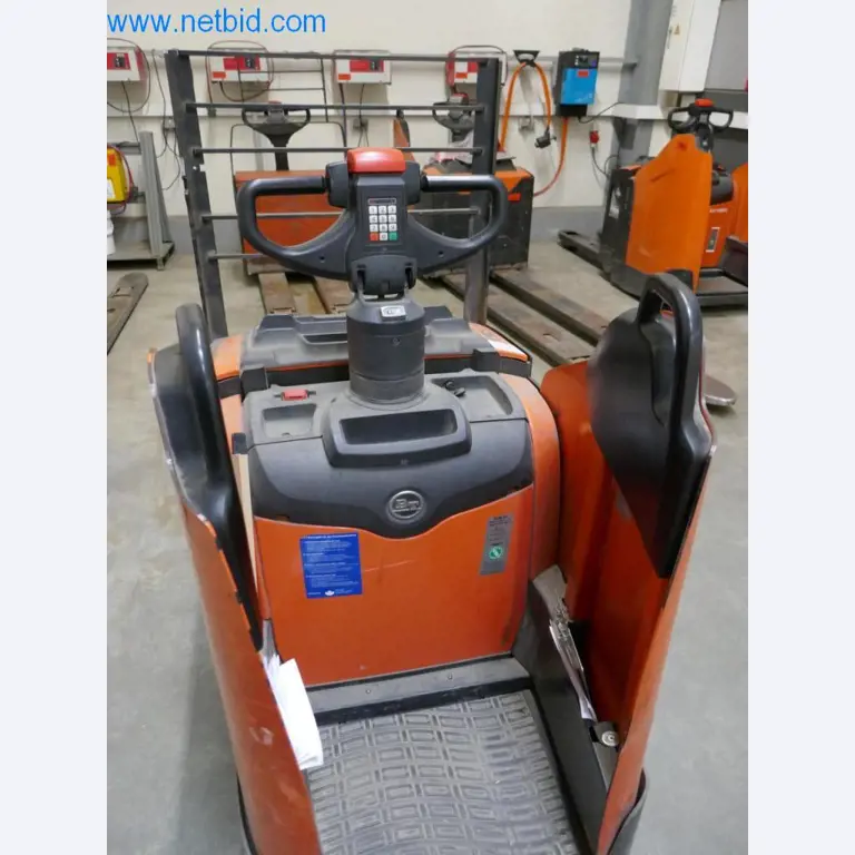 Máquinas e equipamentos técnicos do sector agroalimentar em bom estado de conservação-3