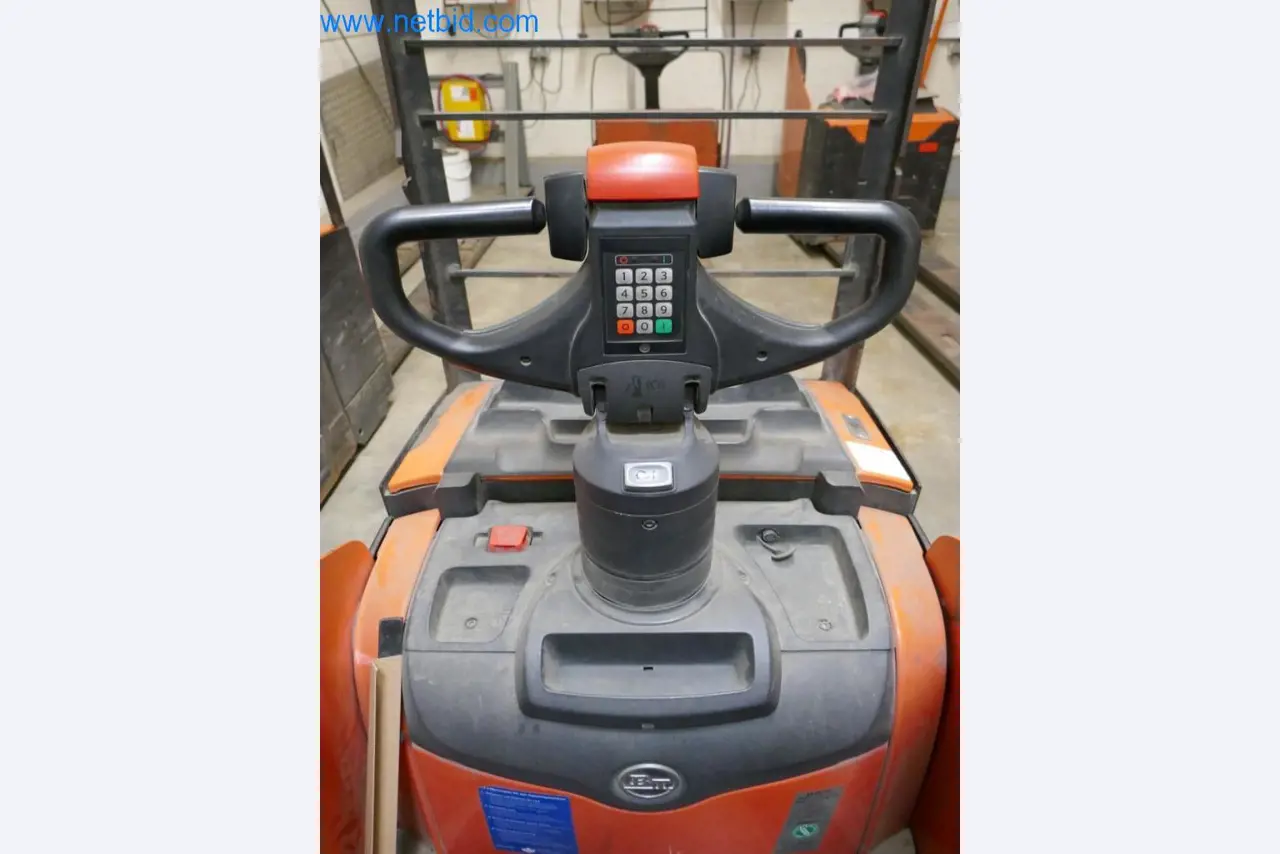 Máquinas e equipamentos técnicos do sector agroalimentar em bom estado de conservação-4