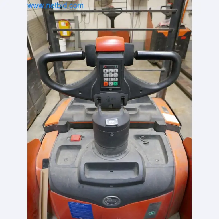 Máquinas e equipamentos técnicos do sector agroalimentar em bom estado de conservação-4