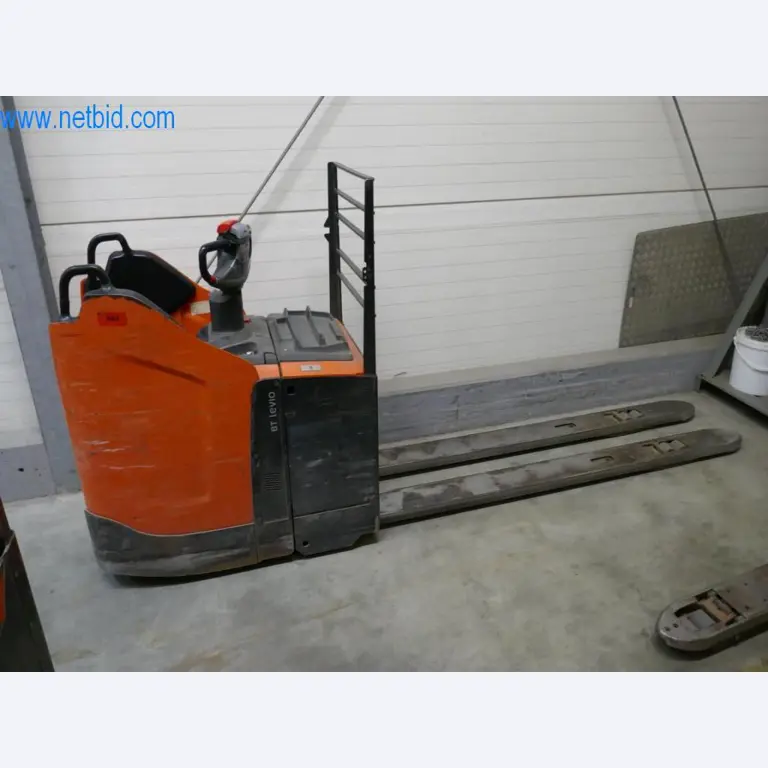 Well-maintained machines and technical systems from the field of food processing-1