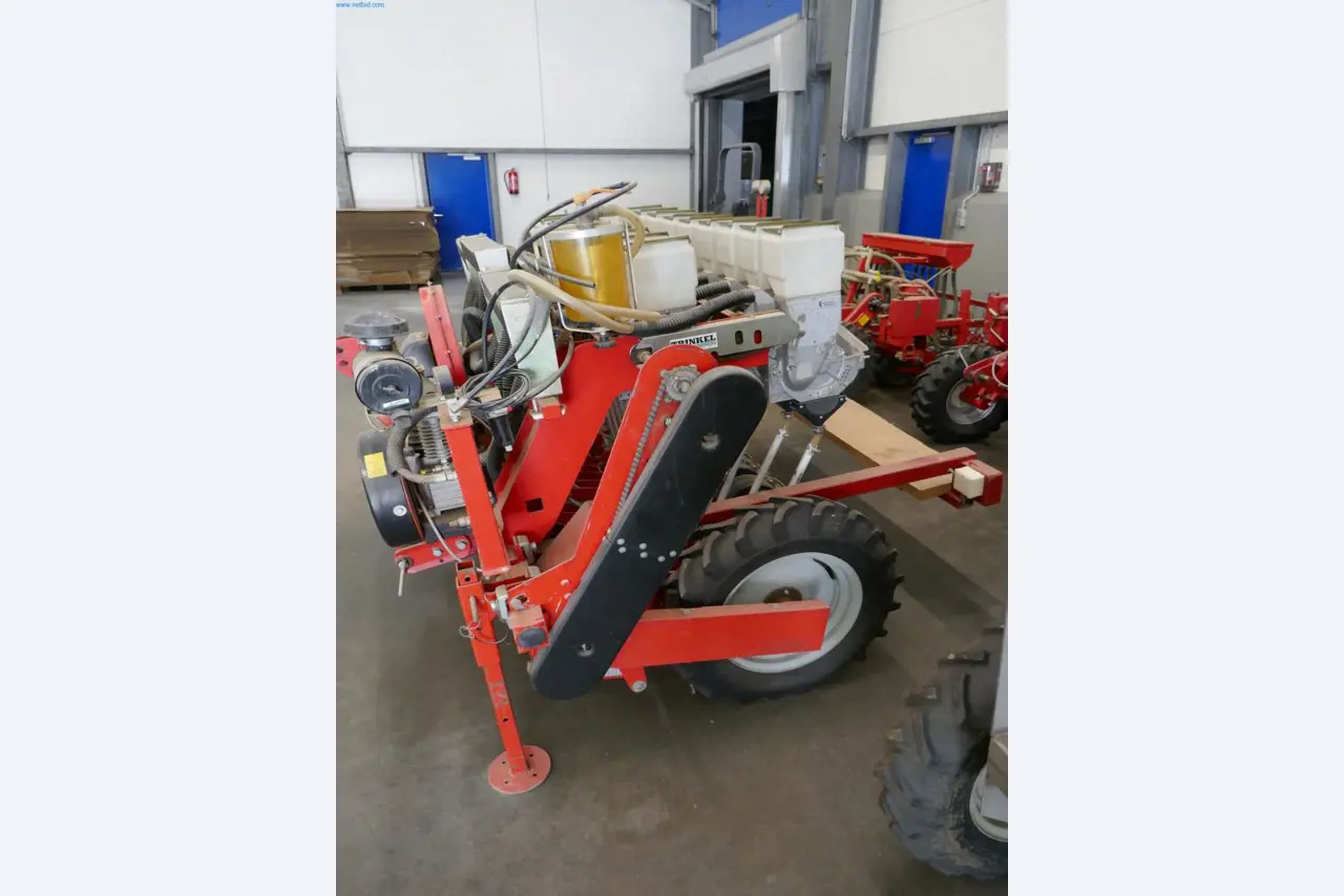 Máquinas e equipamentos técnicos do sector agroalimentar em bom estado de conservação-4