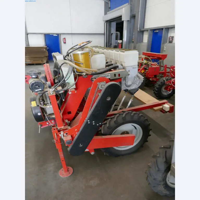 Máquinas e equipamentos técnicos do sector agroalimentar em bom estado de conservação-4