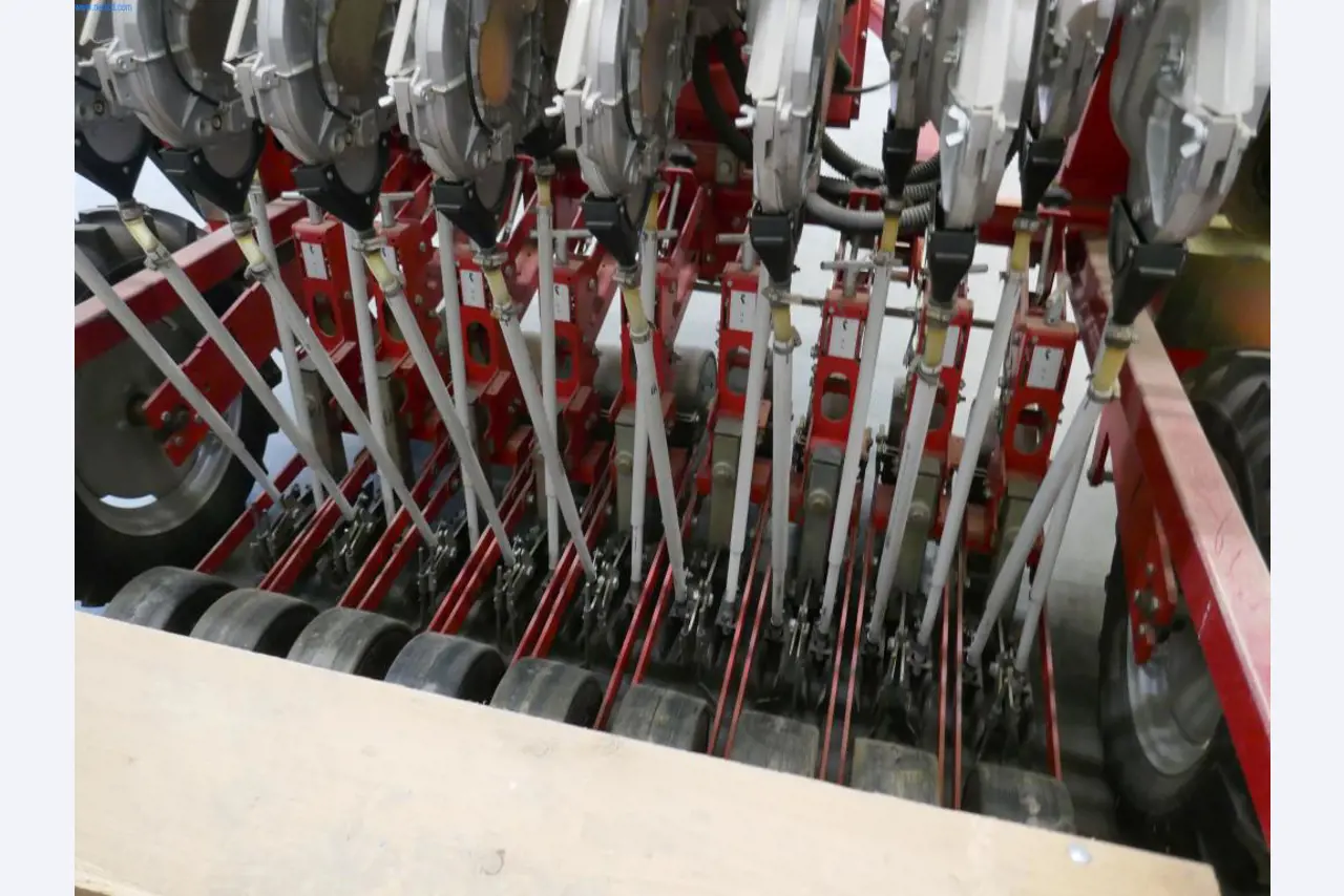 Máquinas e equipamentos técnicos do sector agroalimentar em bom estado de conservação-5