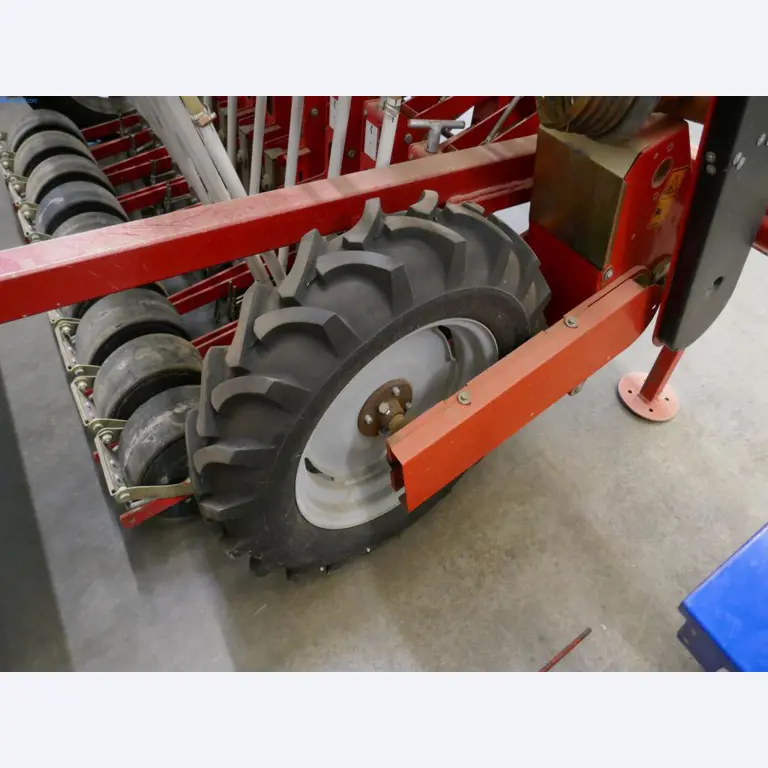 Máquinas e equipamentos técnicos do sector agroalimentar em bom estado de conservação-6