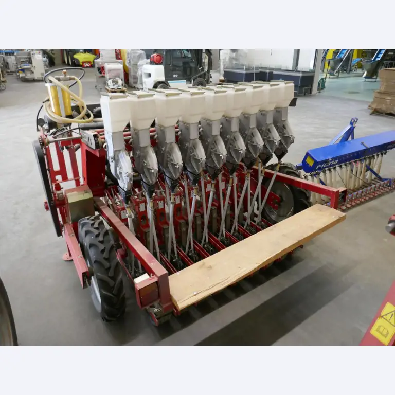 Máquinas e equipamentos técnicos do sector agroalimentar em bom estado de conservação-7