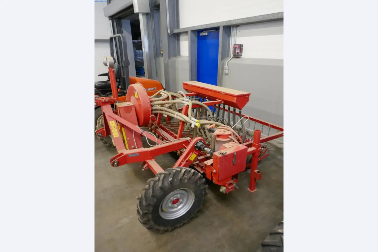 Máquinas e equipamentos técnicos do sector agroalimentar em bom estado de conservação-1