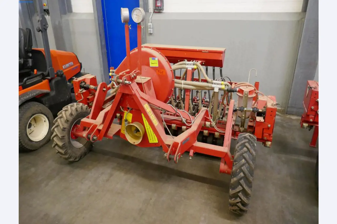 Máquinas e equipamentos técnicos do sector agroalimentar em bom estado de conservação-2