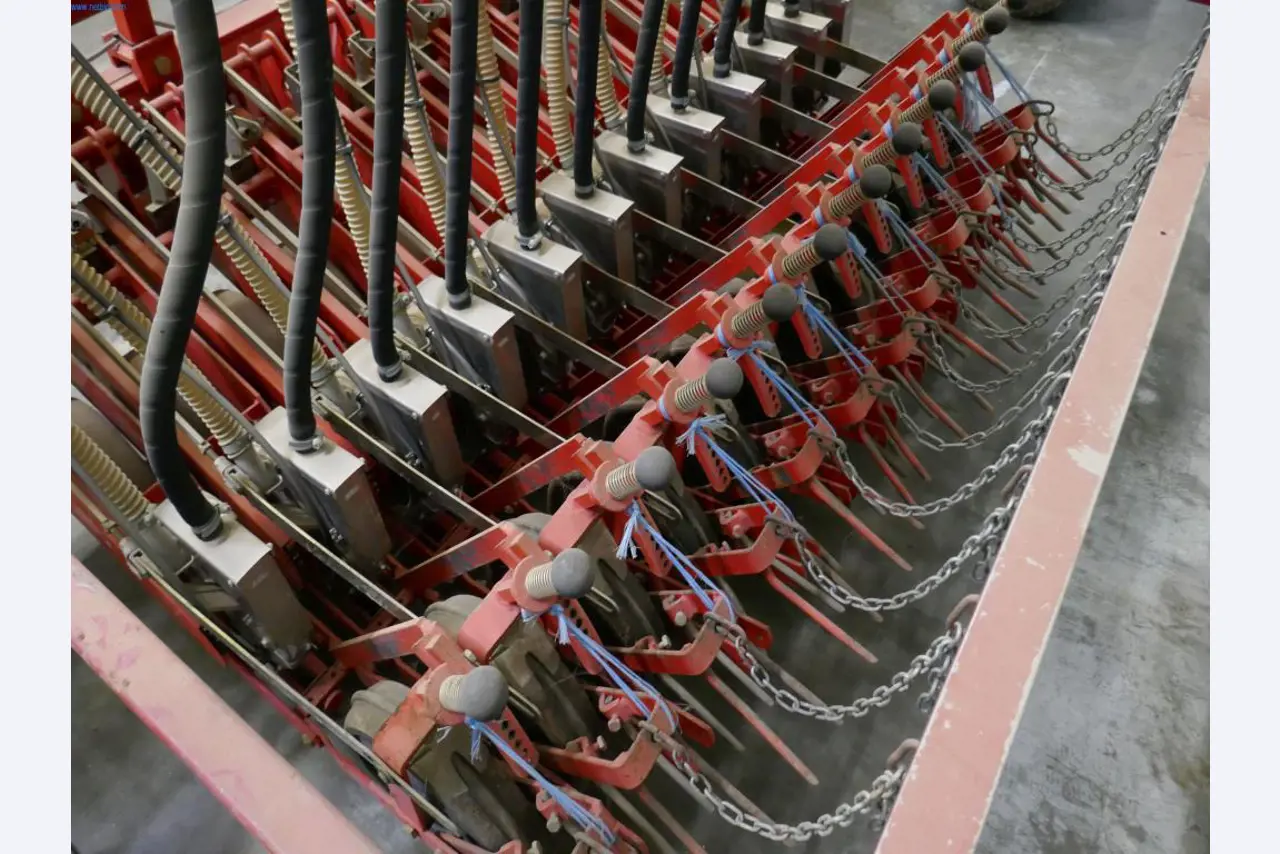 Máquinas e equipamentos técnicos do sector agroalimentar em bom estado de conservação-3