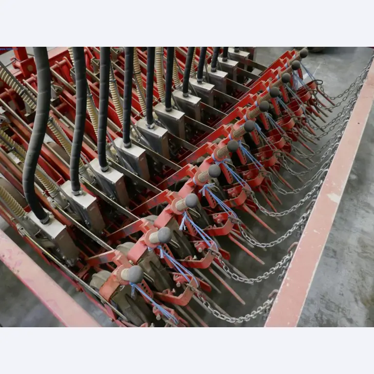 Máquinas e equipamentos técnicos do sector agroalimentar em bom estado de conservação-3