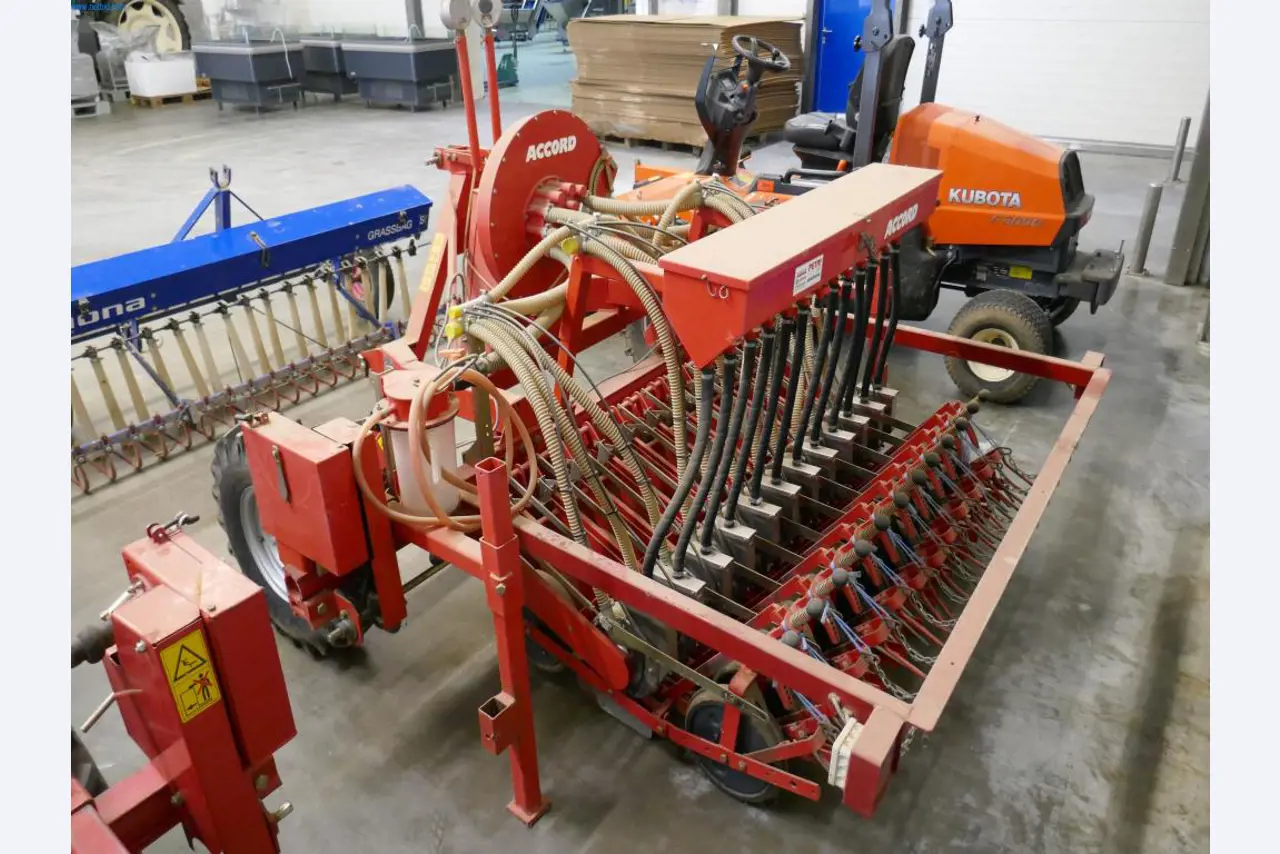 Máquinas e equipamentos técnicos do sector agroalimentar em bom estado de conservação-5