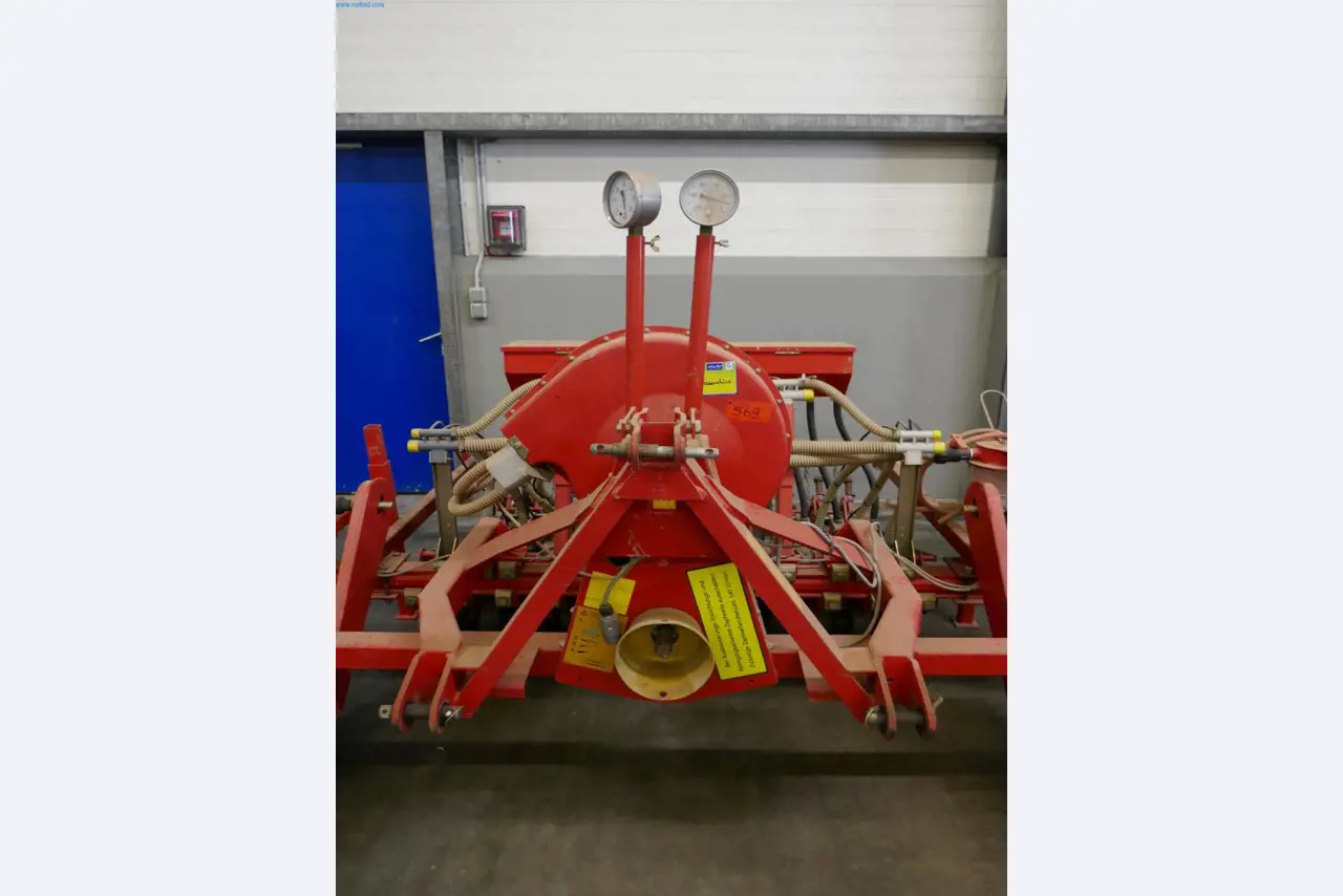 Máquinas e equipamentos técnicos do sector agroalimentar em bom estado de conservação-7