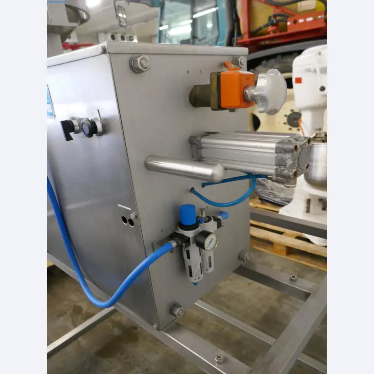 Máquinas y equipos técnicos del sector alimentario en buen estado de conservación-1