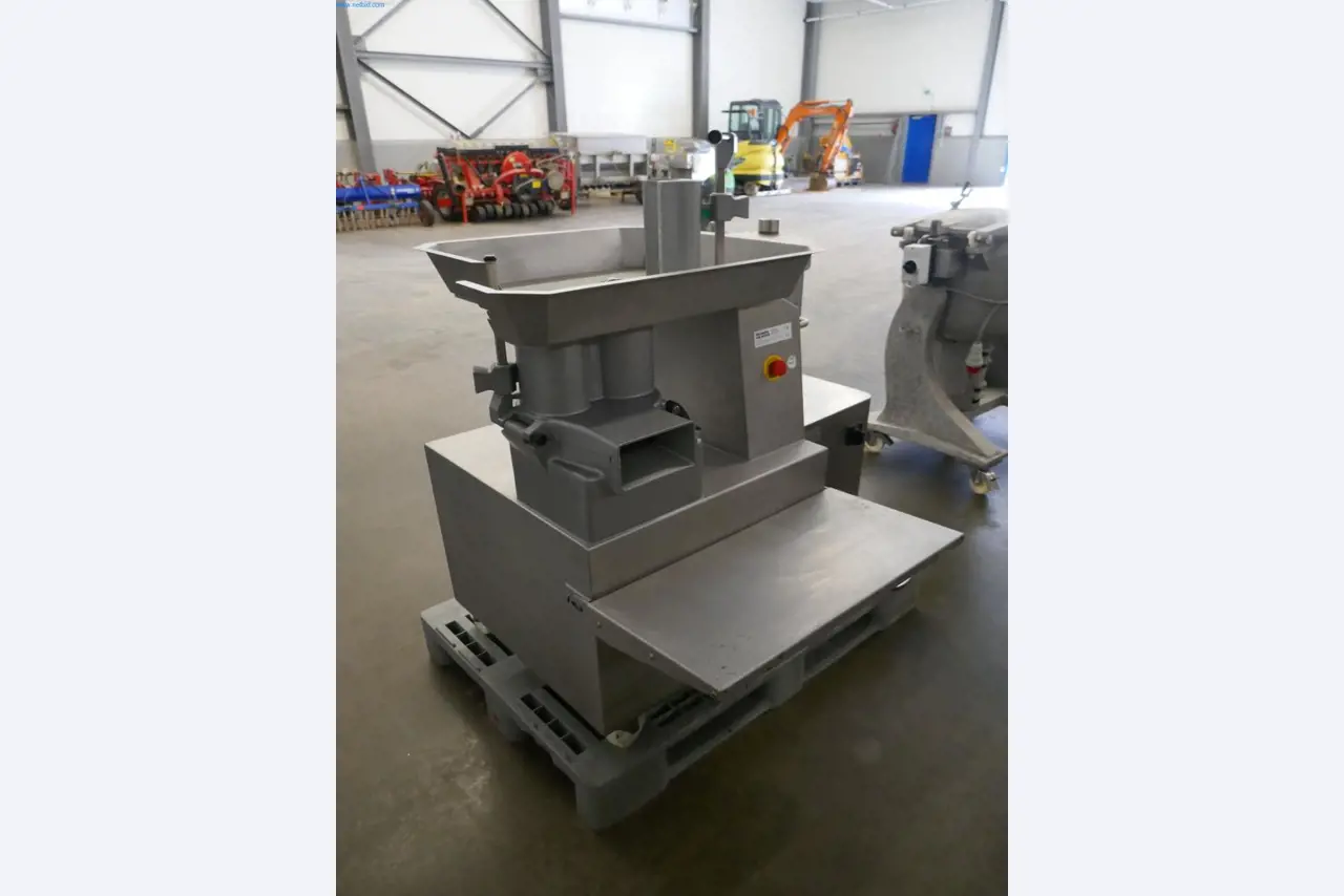 Máquinas e equipamentos técnicos do sector agroalimentar em bom estado de conservação-4