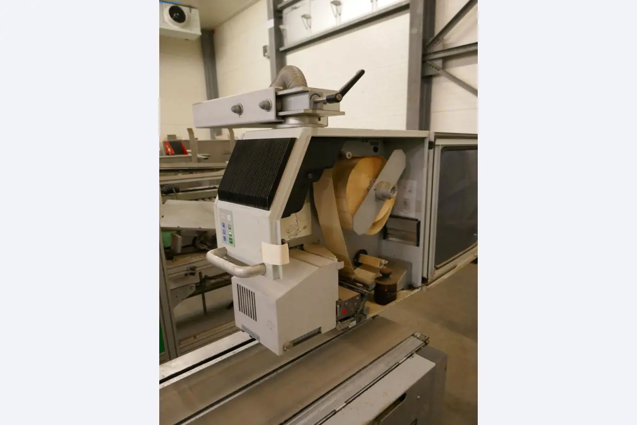 Máquinas e equipamentos técnicos do sector agroalimentar em bom estado de conservação-3