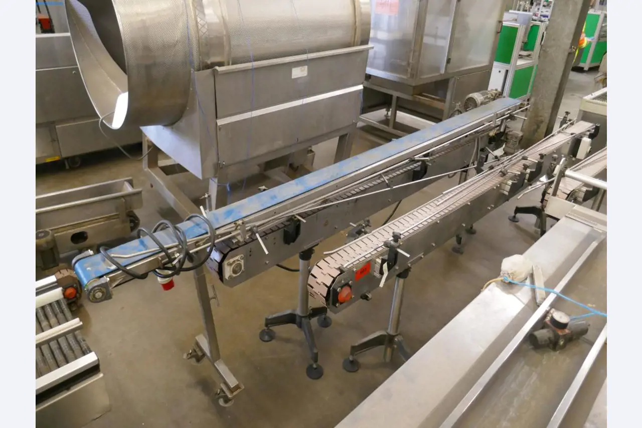 Máquinas e equipamentos técnicos do sector agroalimentar em bom estado de conservação-4