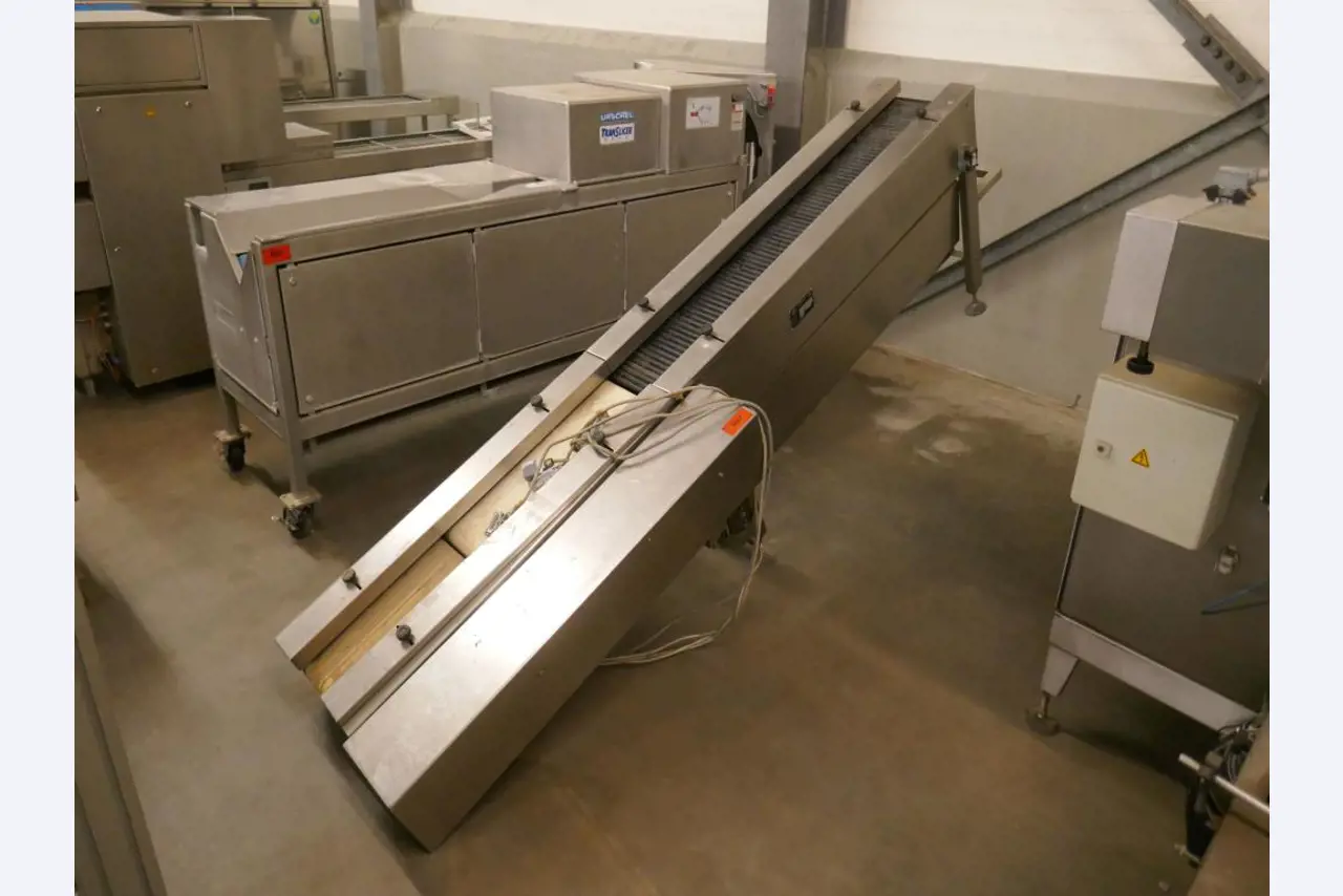 Máquinas e equipamentos técnicos do sector agroalimentar em bom estado de conservação-4