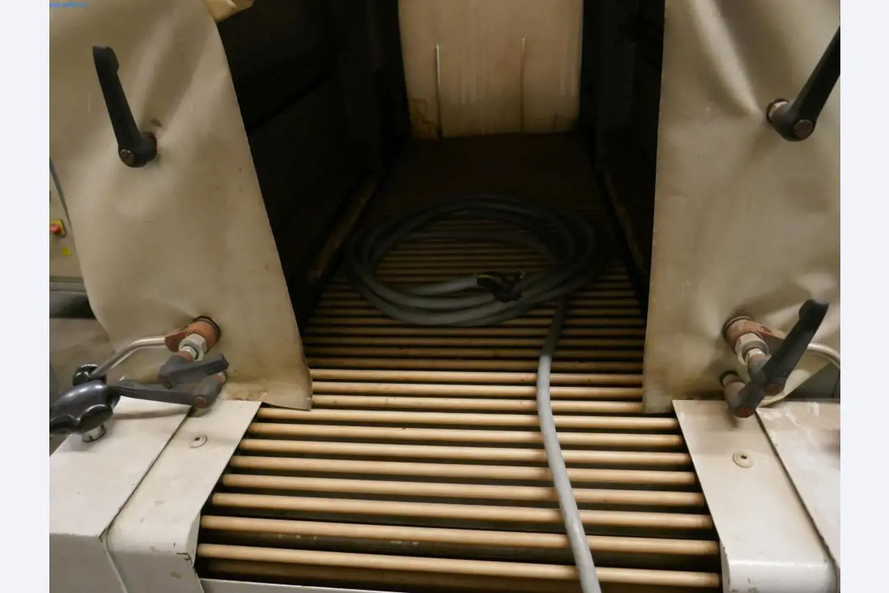 Máquinas e equipamentos técnicos do sector agroalimentar em bom estado de conservação-3