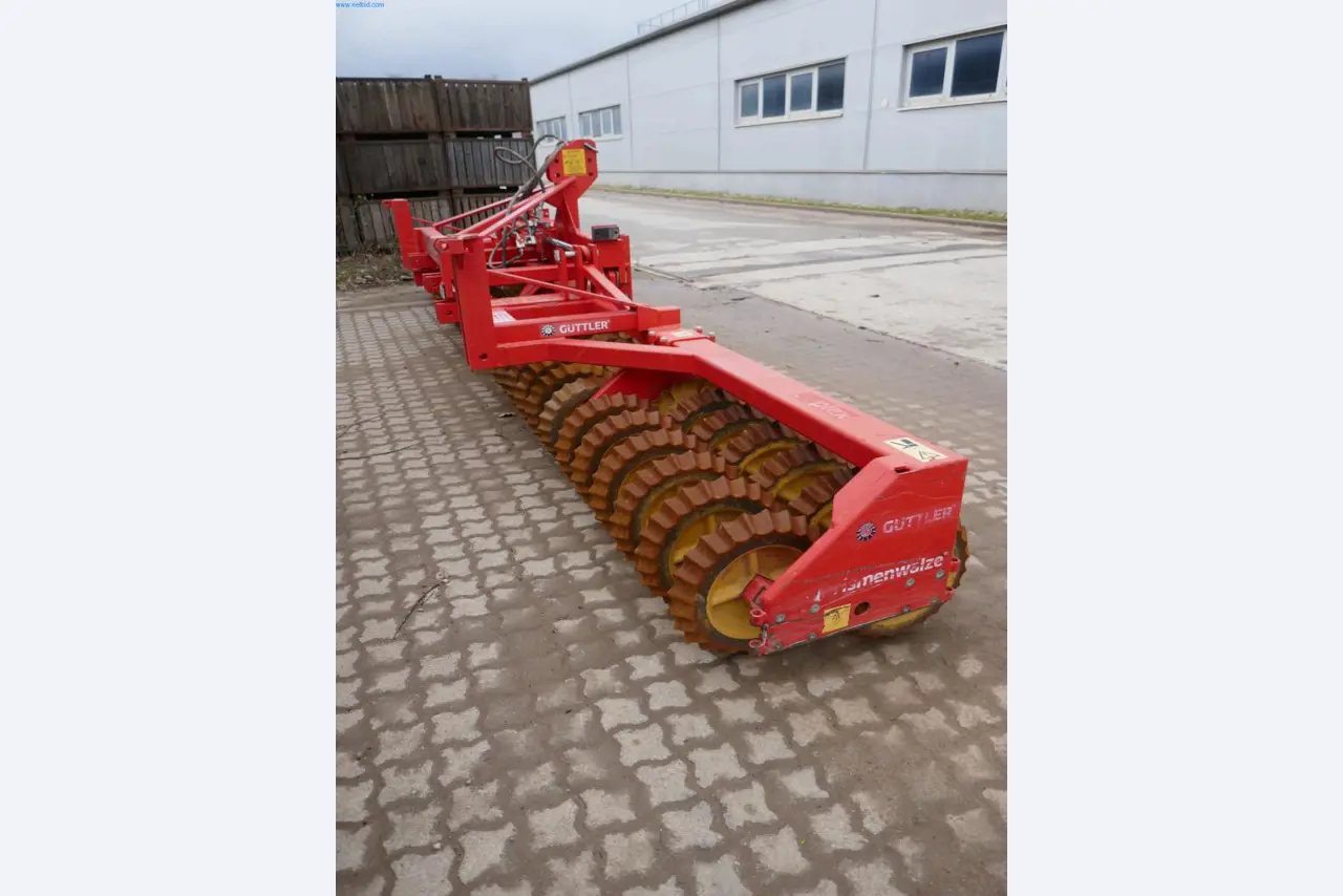 Máquinas e equipamentos técnicos do sector agroalimentar em bom estado de conservação-3