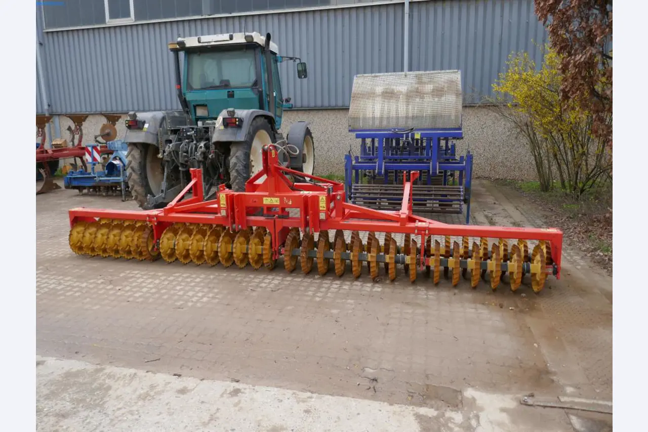 Máquinas e equipamentos técnicos do sector agroalimentar em bom estado de conservação-4