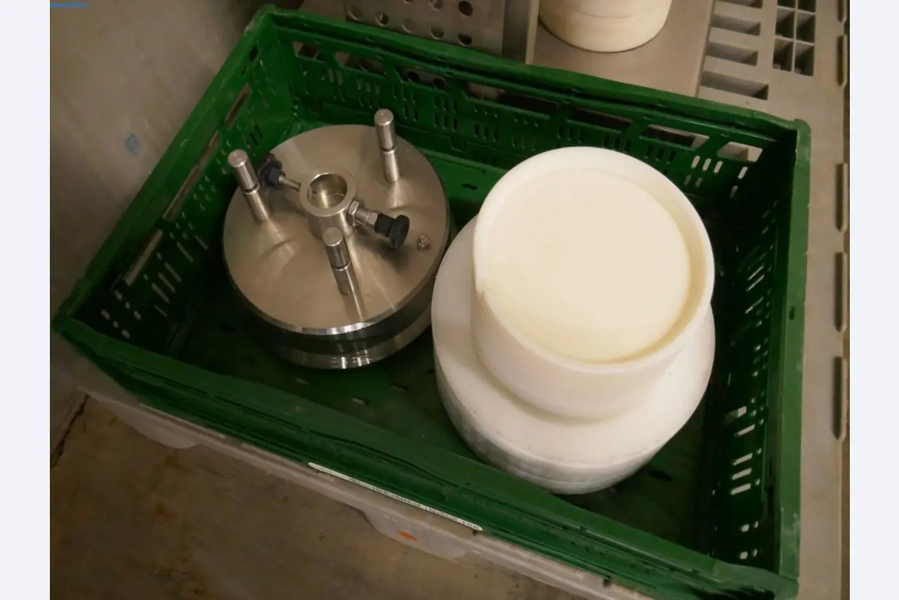 Máquinas e equipamentos técnicos do sector agroalimentar em bom estado de conservação-1