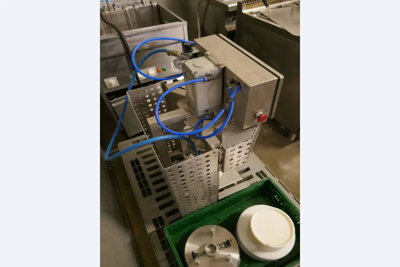 Máquinas e equipamentos técnicos do sector agroalimentar em bom estado de conservação-3