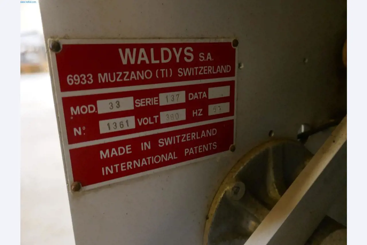 Máquinas e equipamentos técnicos do sector agroalimentar em bom estado de conservação-3