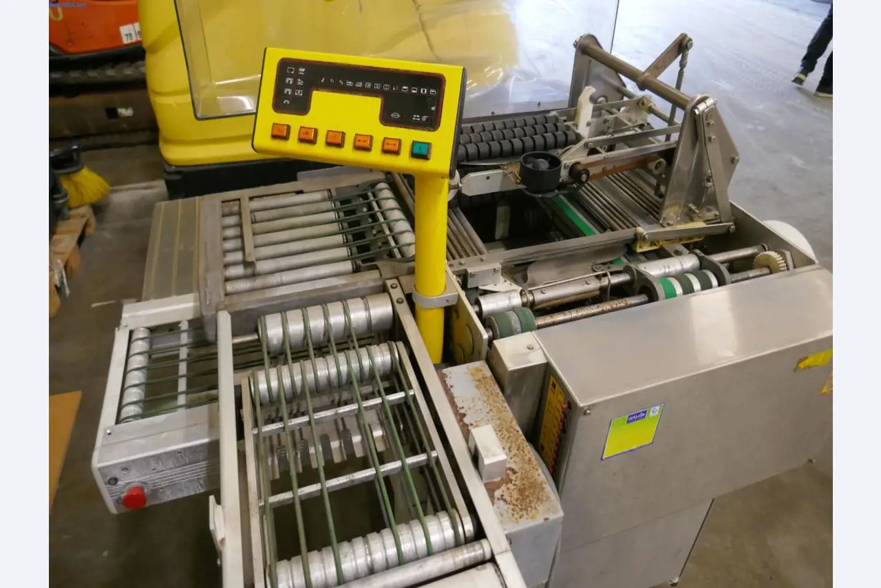 Máquinas e equipamentos técnicos do sector agroalimentar em bom estado de conservação-4