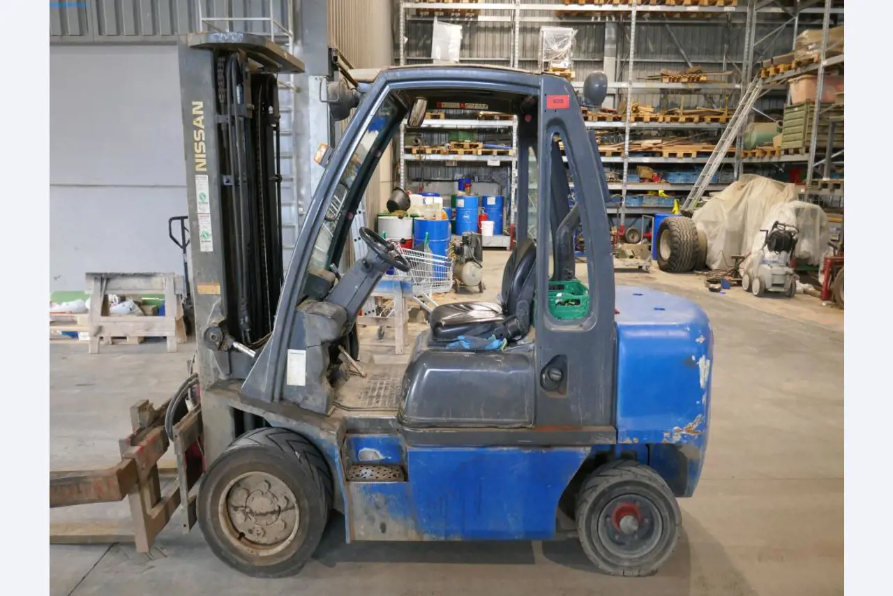 Máquinas e equipamentos técnicos do sector agroalimentar em bom estado de conservação-5