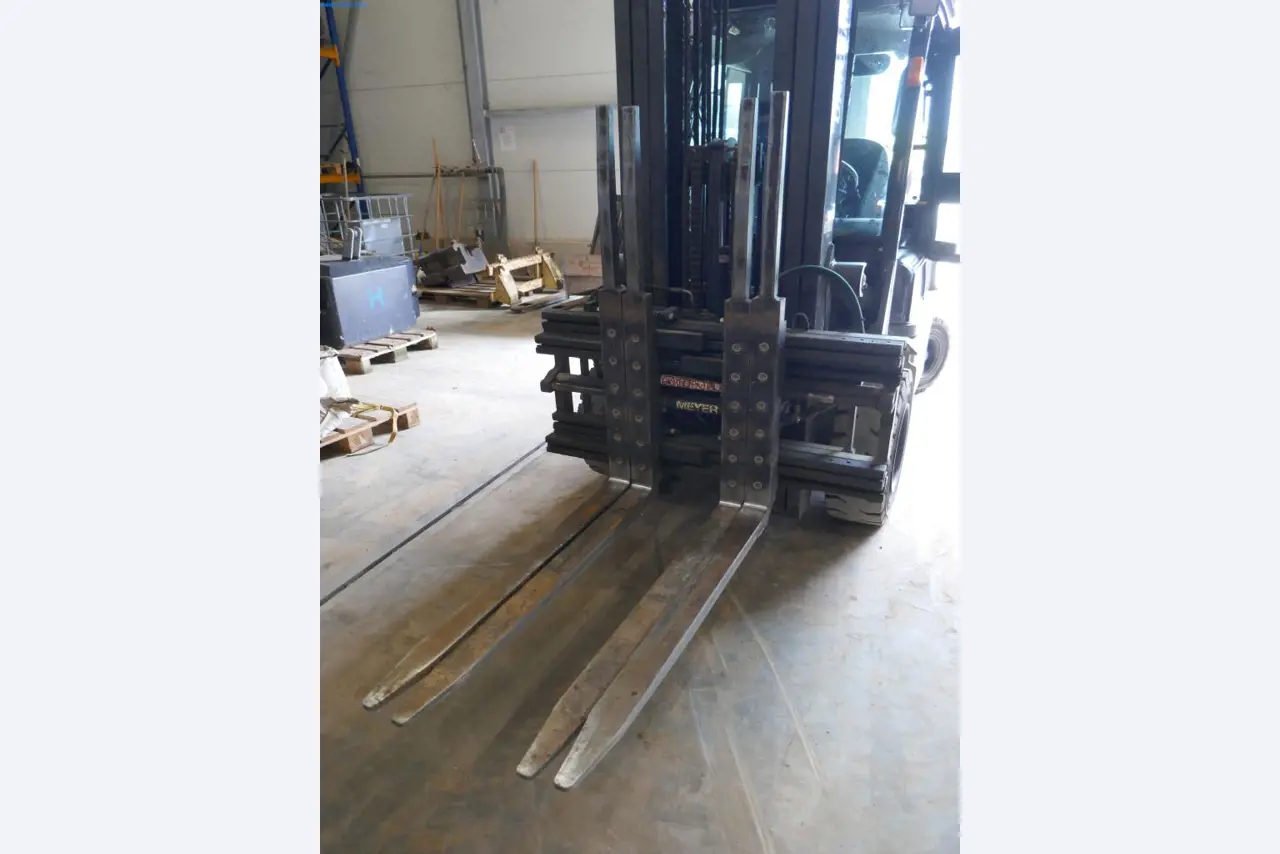 Máquinas e equipamentos técnicos do sector agroalimentar em bom estado de conservação-3