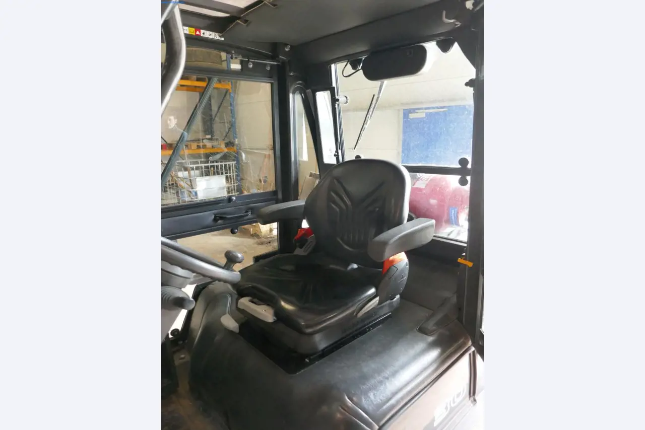 Máquinas e equipamentos técnicos do sector agroalimentar em bom estado de conservação-6